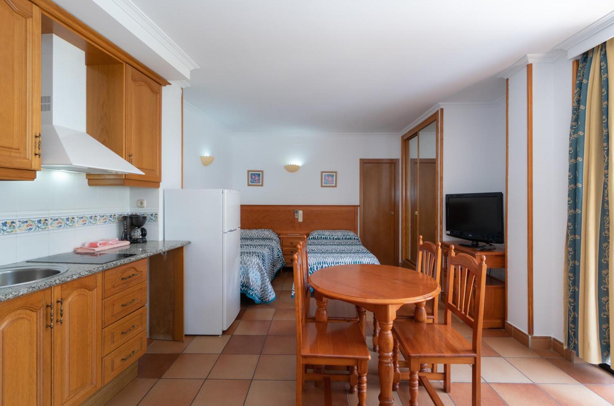 Apartamentos Leonor Carihuela Torremolinos Kamer foto
