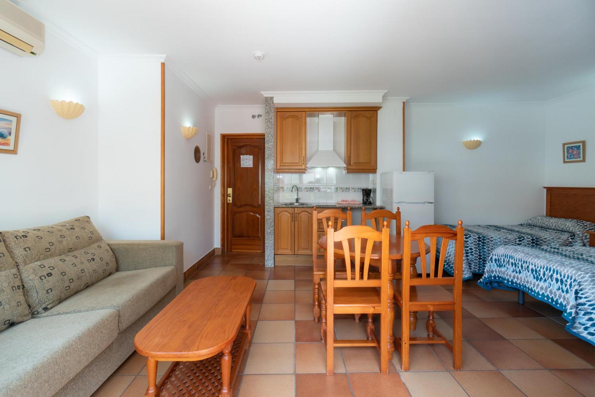 Apartamentos Leonor Carihuela Torremolinos Kamer foto